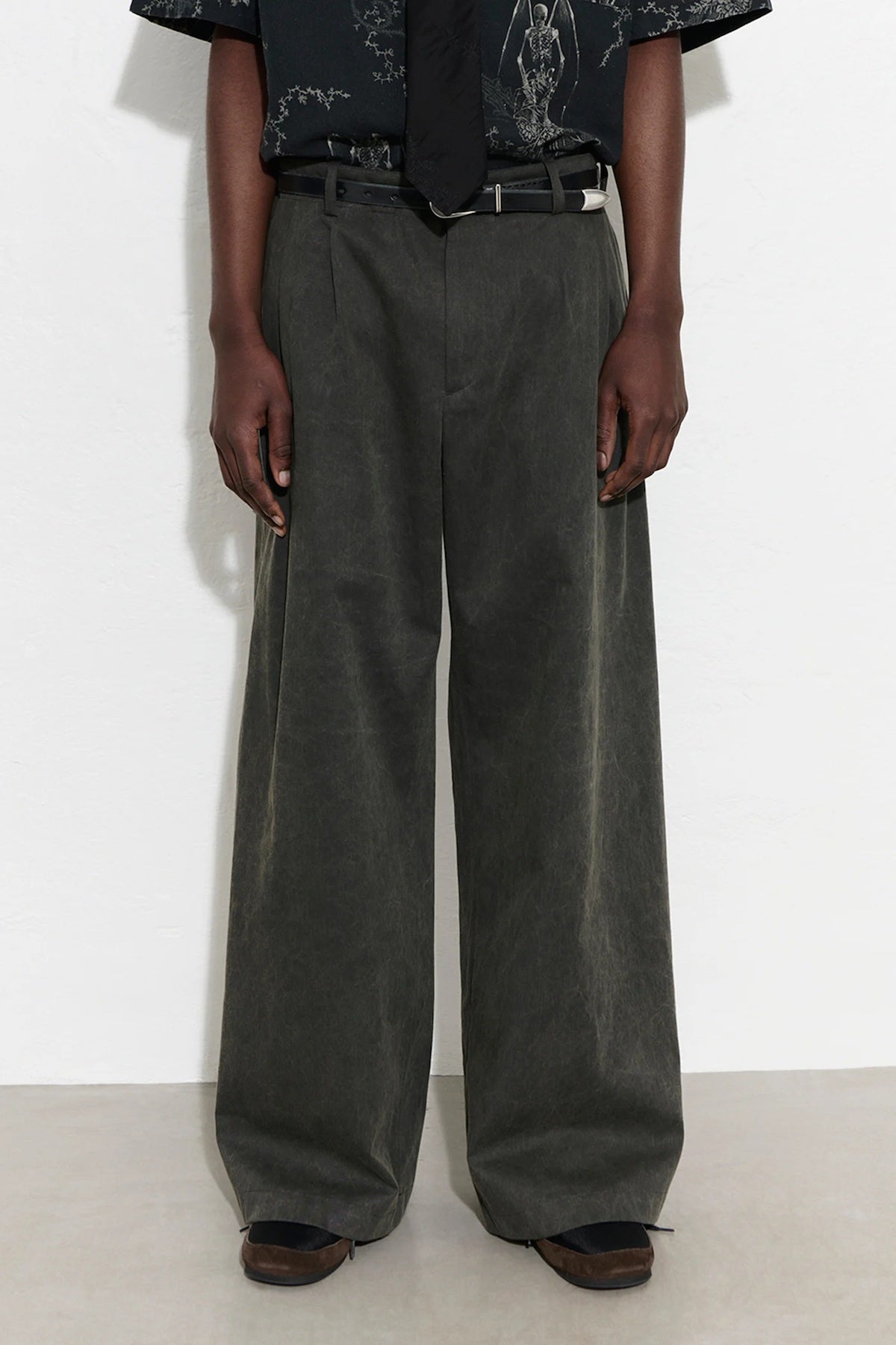 OUR LEGACY「BRIDGE CHINO ANTIQUE MUDD COATED SATEEN」 – SISTER