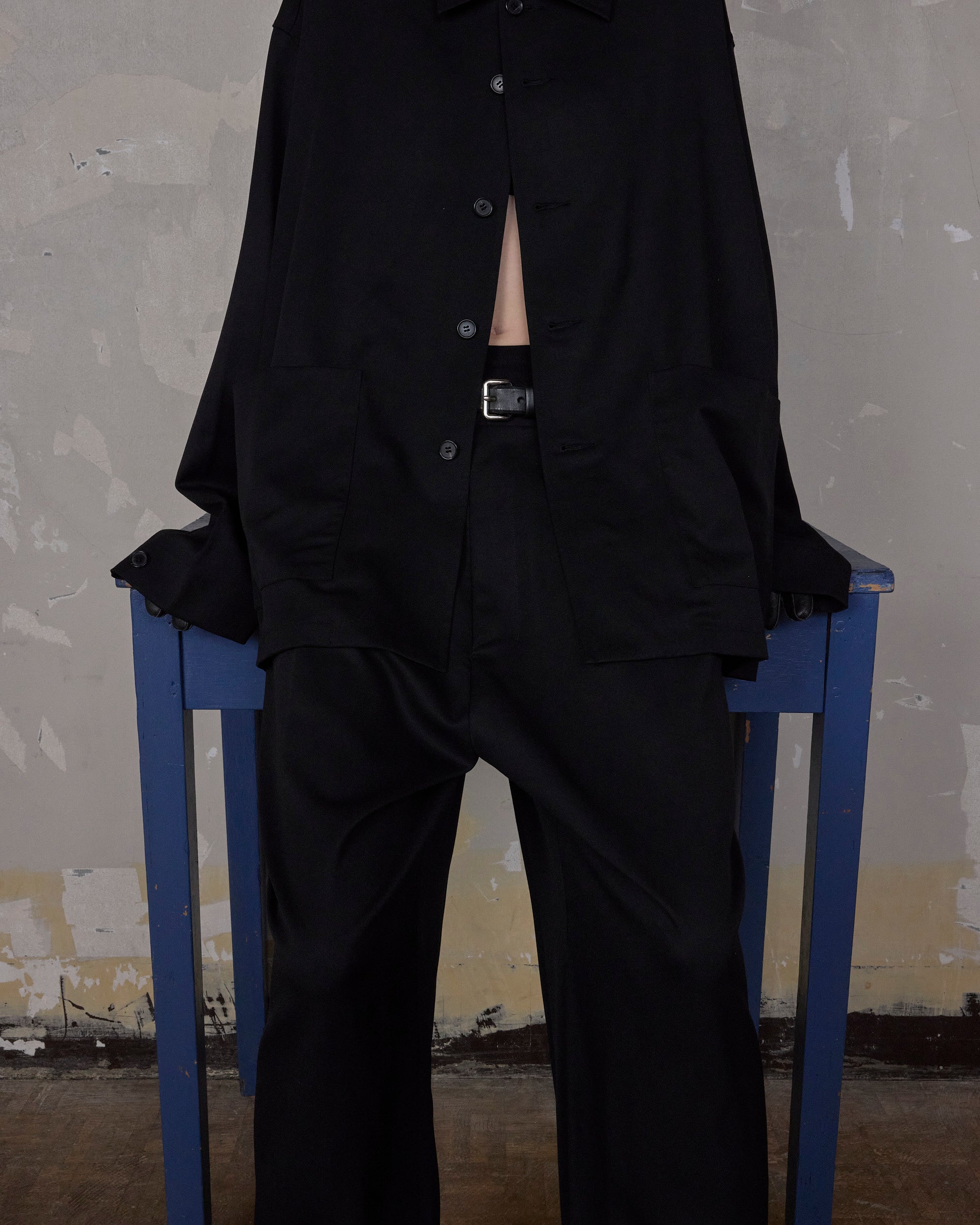 Antwort 「WOOL GABARDINE WIDE EASY TROUSERS」 – SISTER