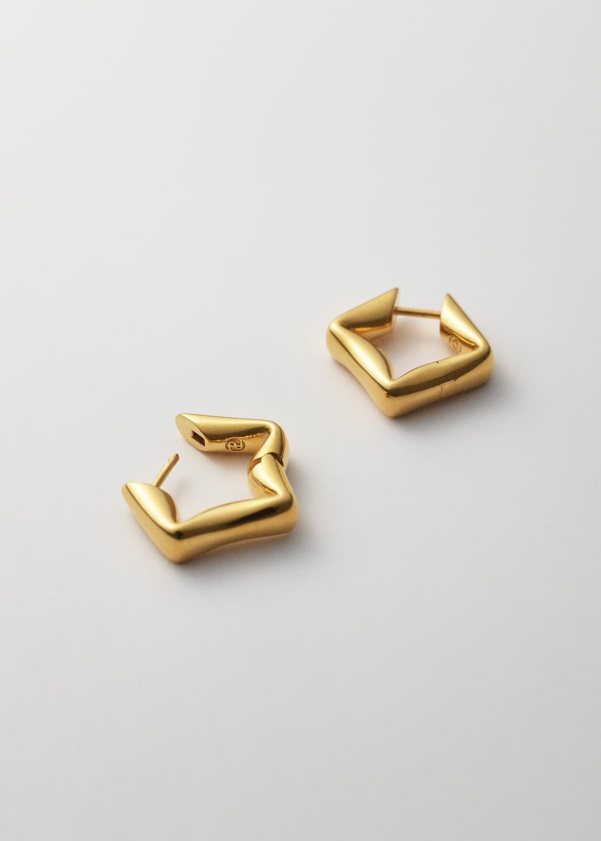 【All Blues】One pearl ピアス ポリッシュ 18K ゴールド All Blues Pearl Earrings Polished Vermeil – Neighbour