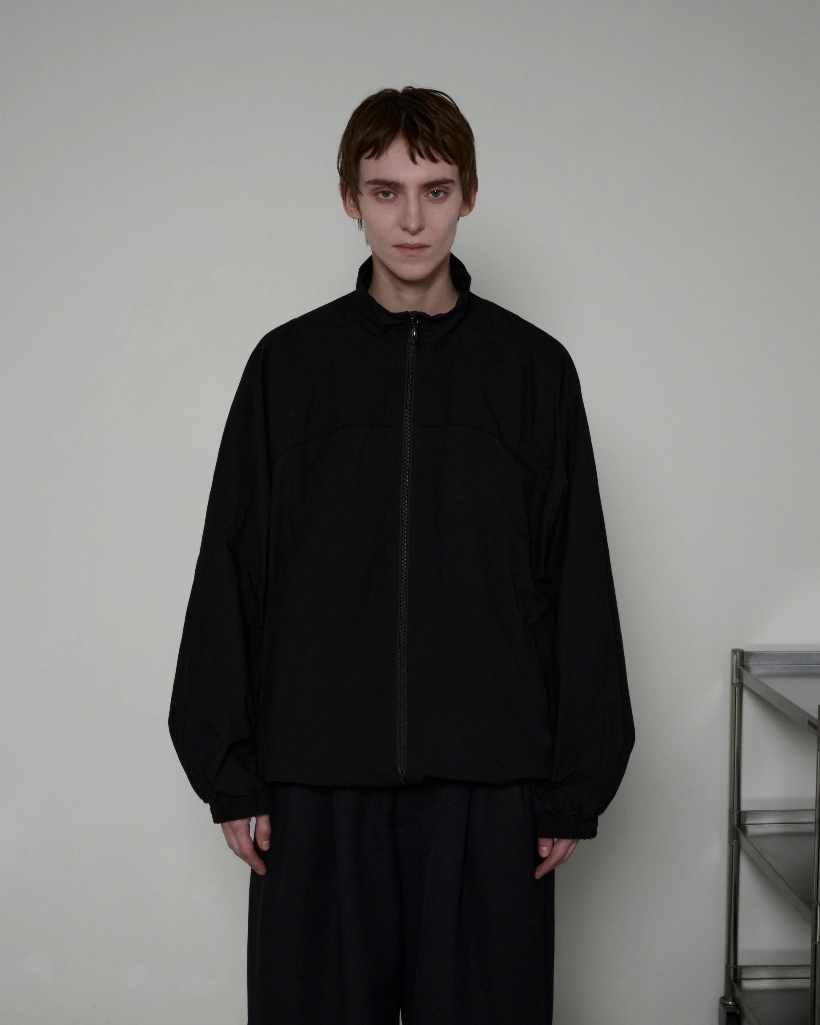Antwort 「COTTON TYPEWRITER TRACK JACKET / BLACK」 – SISTER