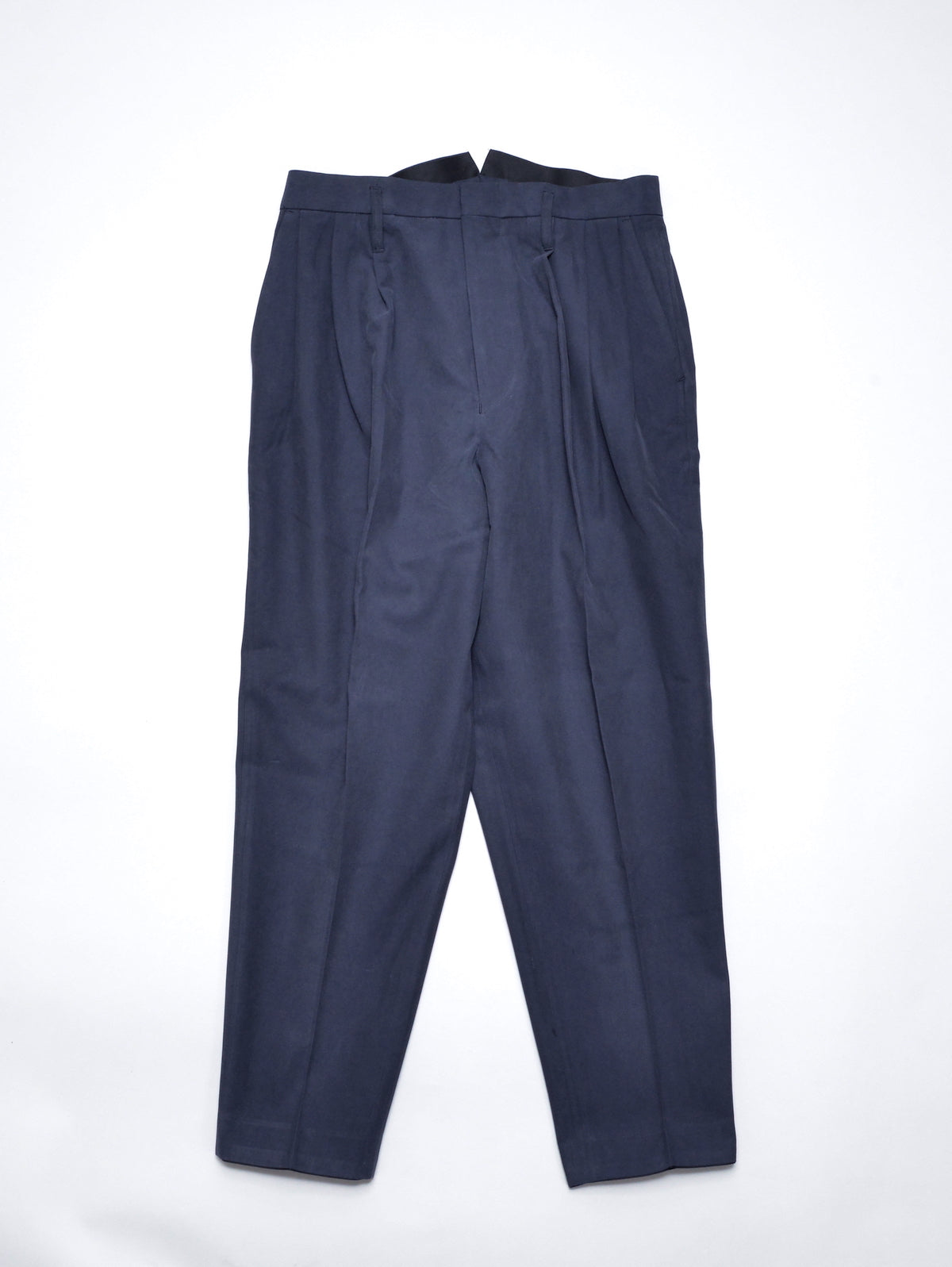 ESSAY「P-1 : 3 TUCKED SLACKS / navy」 – SISTER