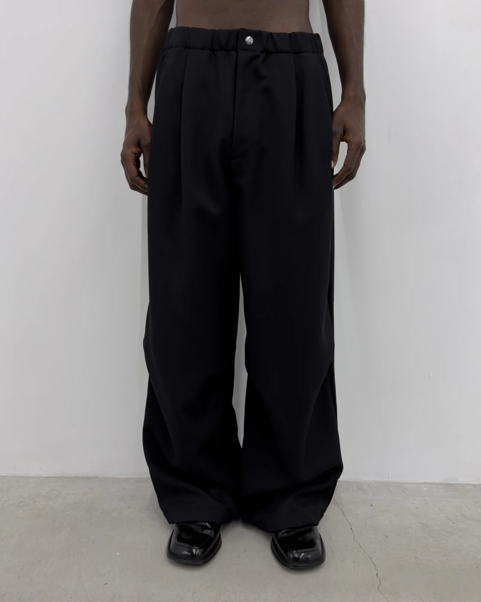 Antwort 「DRAPE TUCK PANTS / BLACK」 – SISTER Antwort 「DRAPE TUCK PANTS / BLACK」 – SISTER