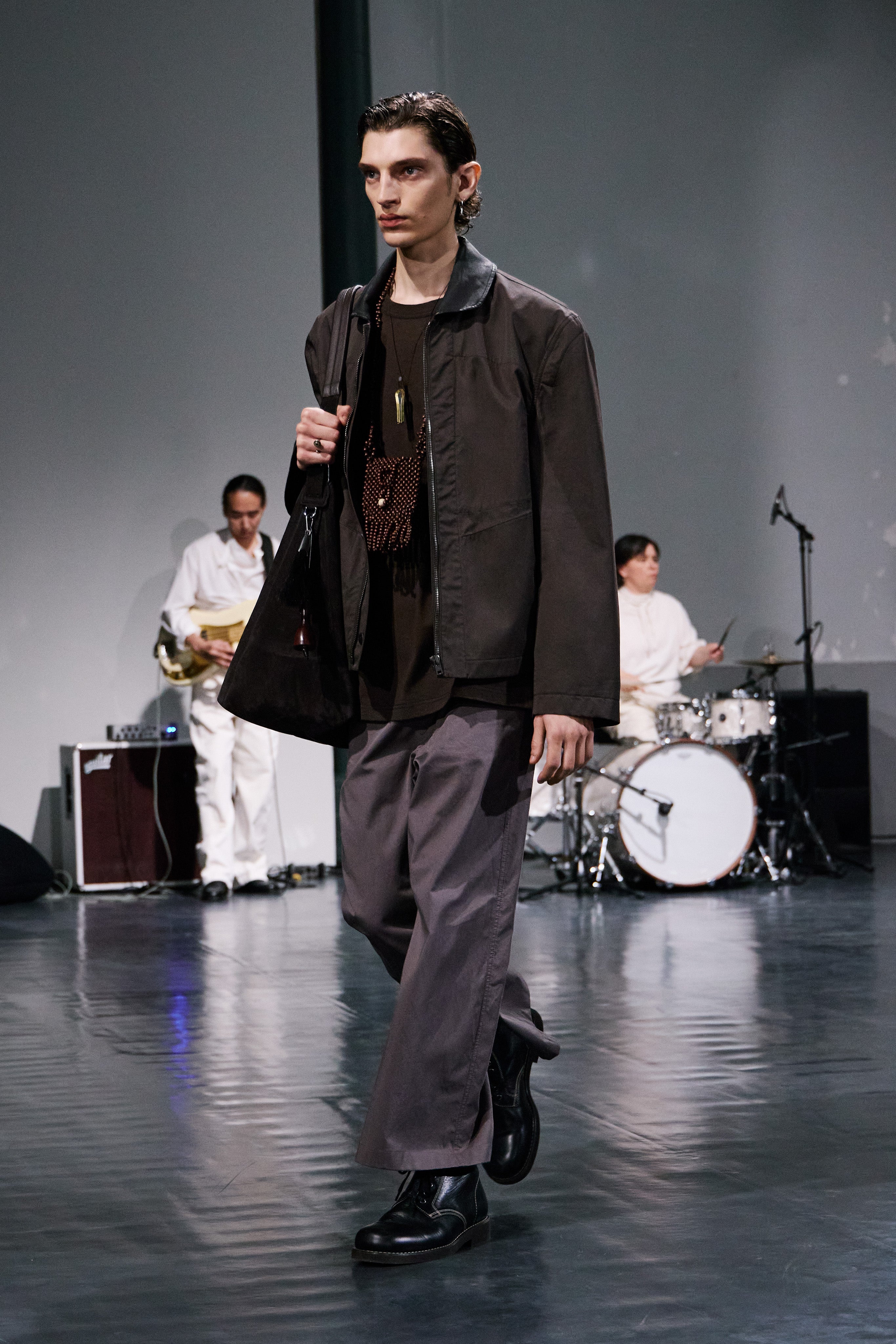 26ss LEMAIRE LEATHER COLLAR SHIRTJKT44新品 26ss LEMAIRE LEATHER COLLAR SHIRTJKT44 【公式通販】
