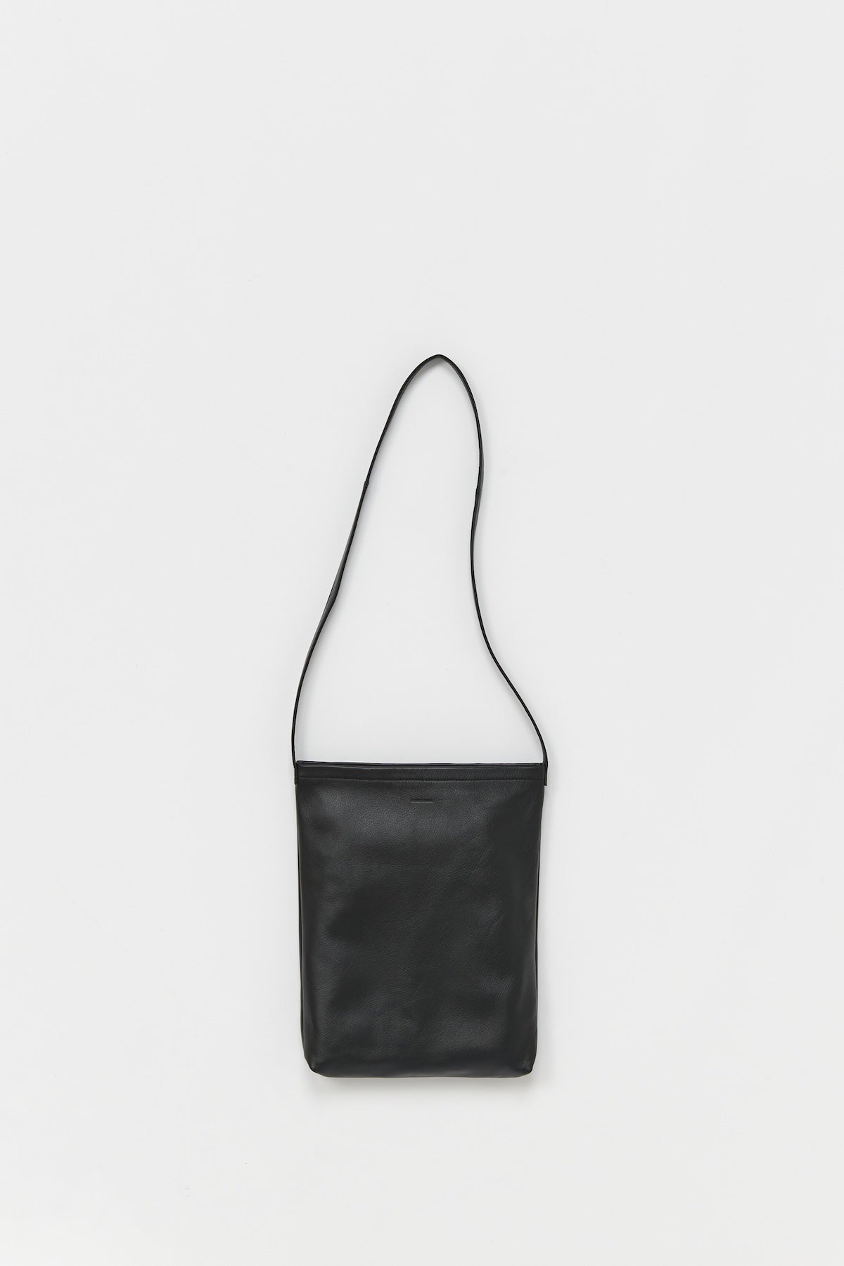 【Hender Scheme】 Cow Shoulder Big(BLACK) cow snap pochette｜スキマ Hender Scheme Official Online Shop