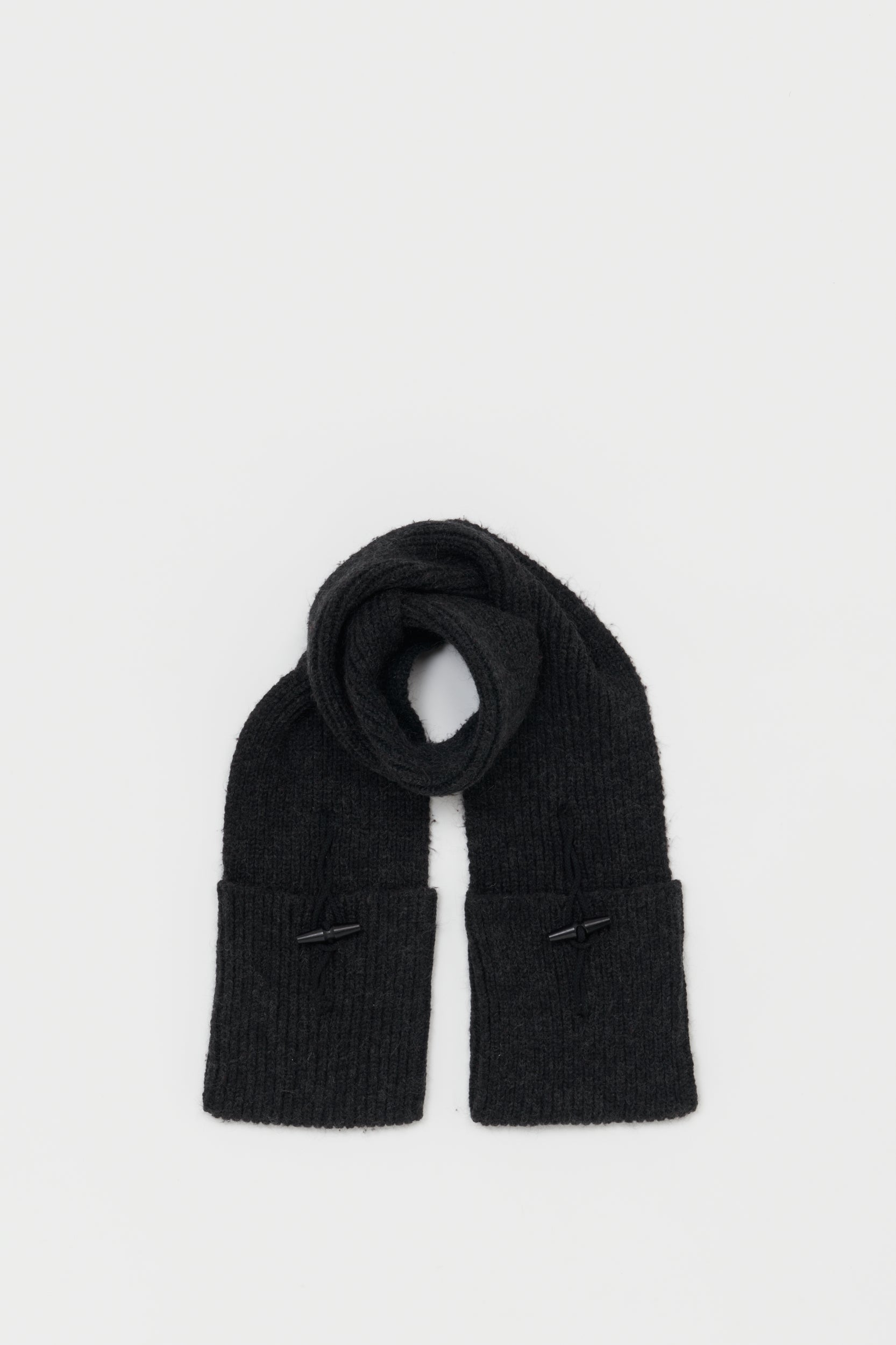 Hender Scheme「knitted pocket scarf / black」 – SISTER