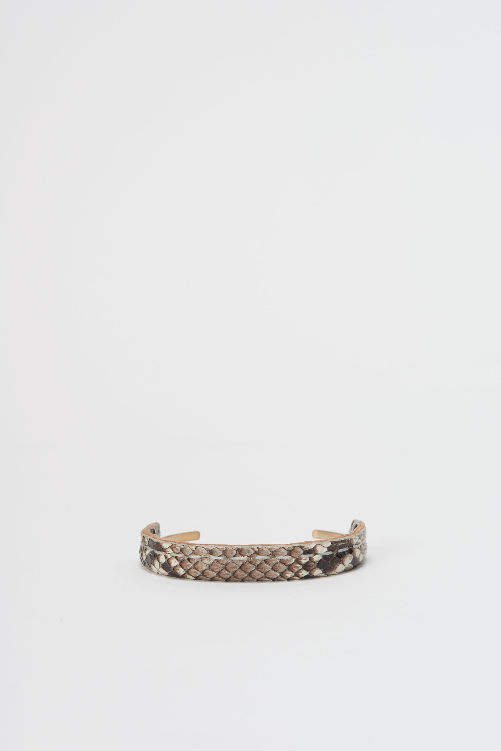 Hender Scheme 「python brass bangle S / natural python」 – SISTER